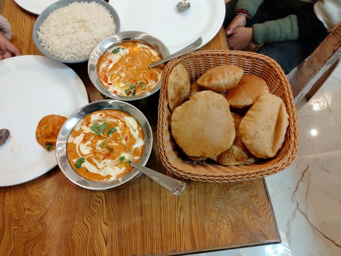Hotel Sudarshan Ayodhya Eksteriør billede
