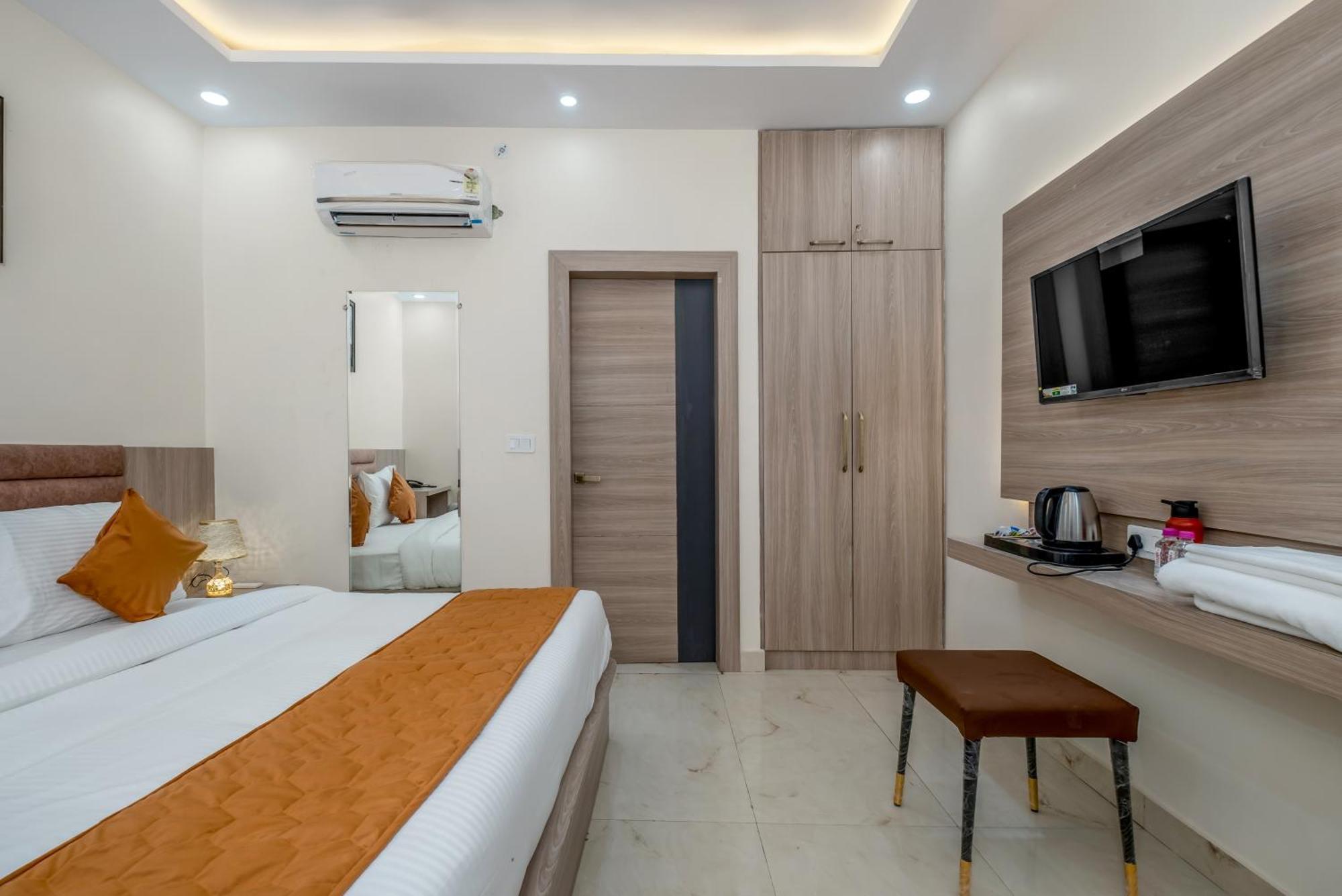 Hotel Sudarshan Ayodhya Eksteriør billede