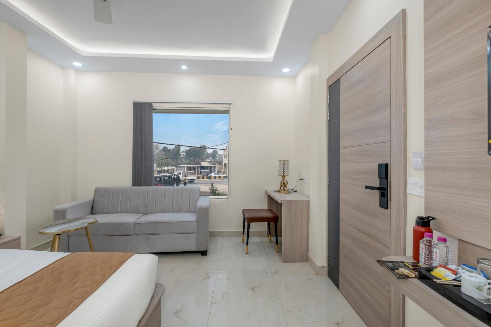 Hotel Sudarshan Ayodhya Eksteriør billede