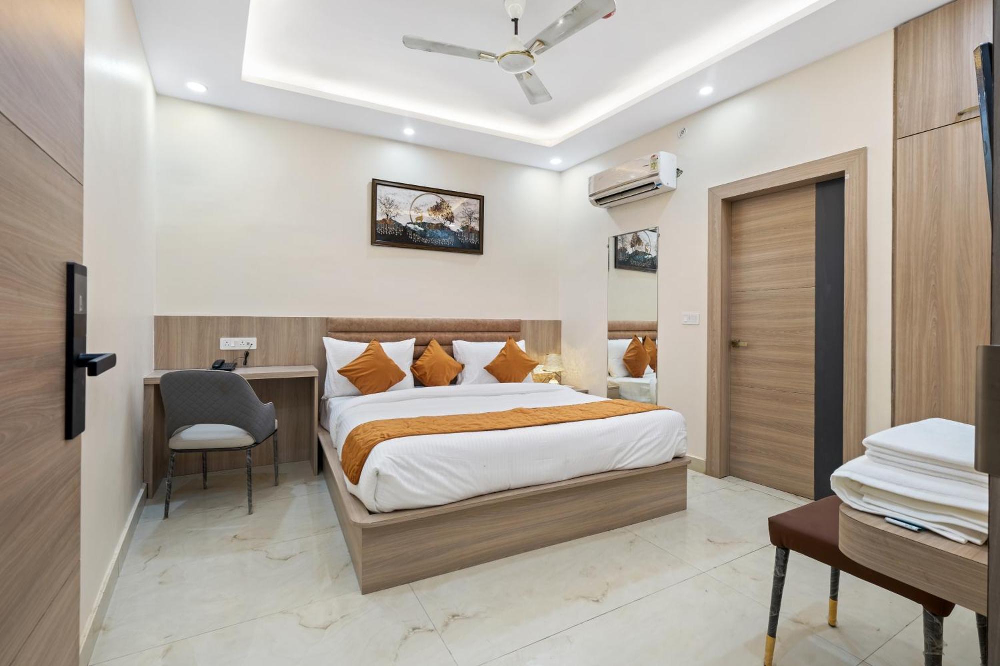 Hotel Sudarshan Ayodhya Eksteriør billede